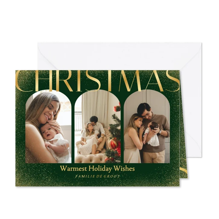Donkergroene foto kerstkaart met goudlook tekst en glitters