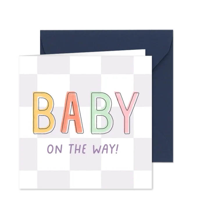 Felicitatiekaartje paarse blokjes baby on the way gekleurd