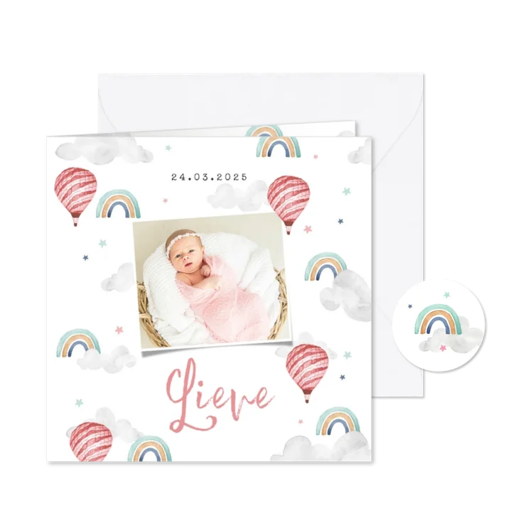 Geboortekaartje meisje wolkjes luchtballon regenboog foto