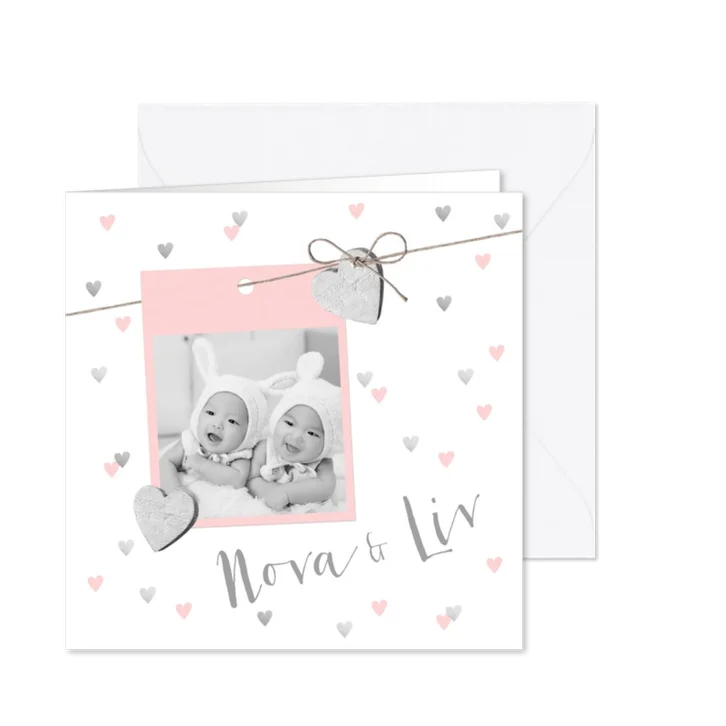 Geboortekaartje tweeling hartjes en foto roze 