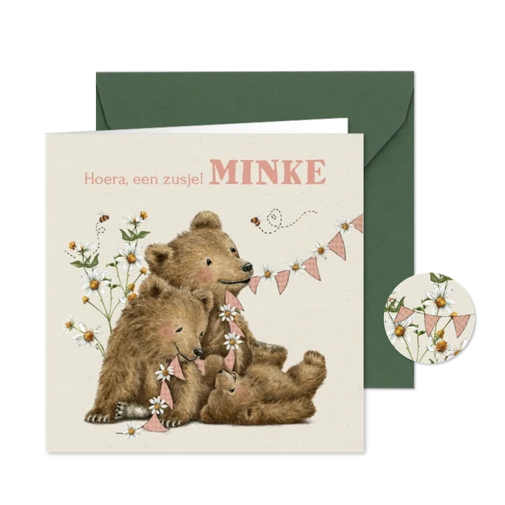 Geboortekaartje zusje met drie beertjes tussen de bloemen