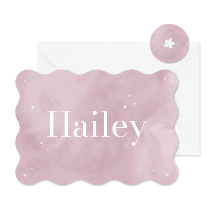 Golvend geboortekaartje met lila waterverf en bloempjes