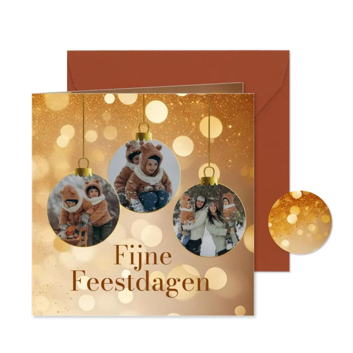 Gouden kerstkaartjes met foto in kerstbal vorm en glitters