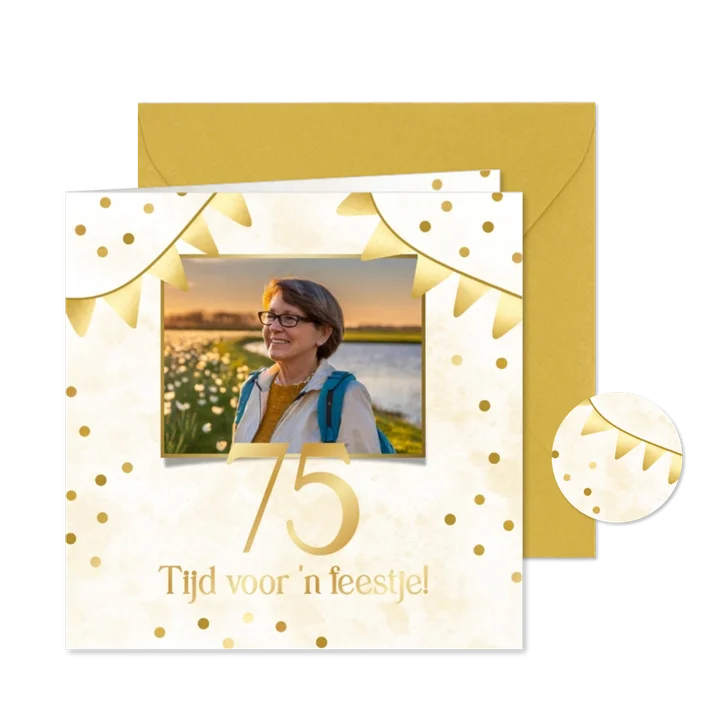 Gouden uitnodiging verjaardagsfeest met vlaggetjes