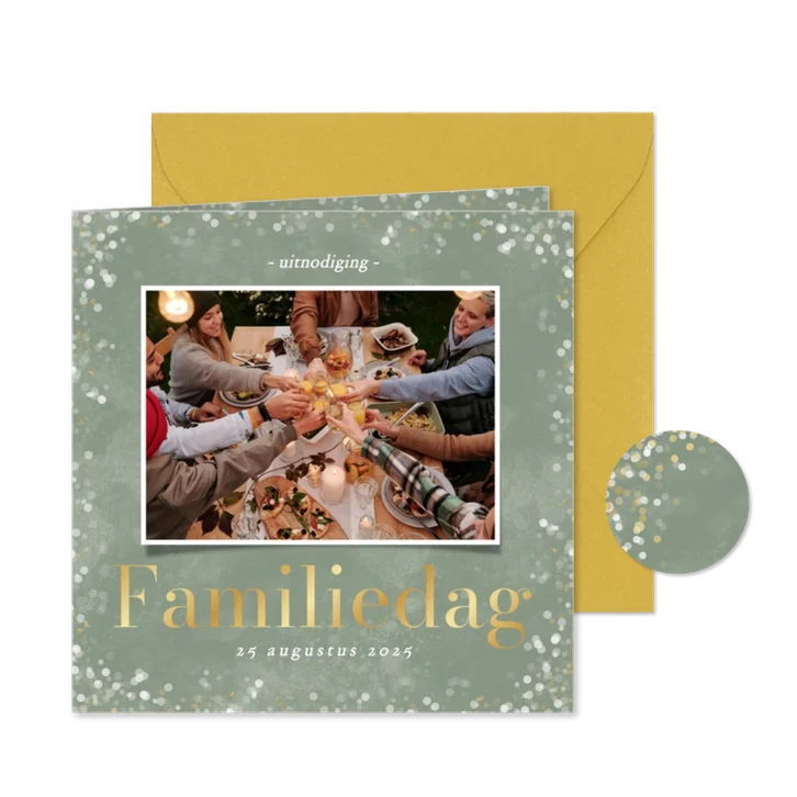 Groene uitnodiging familiedag met foto en waterverf