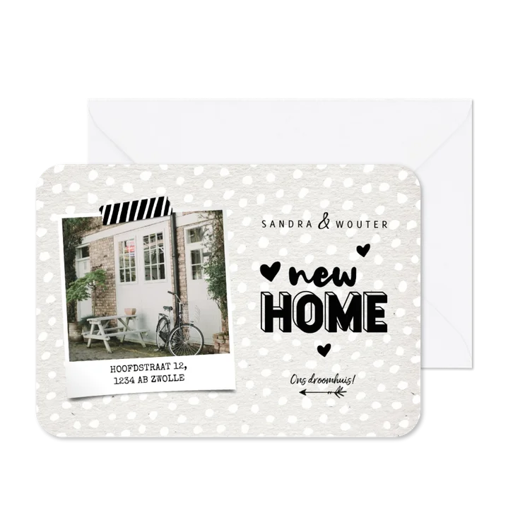 Hippe verhuiskaart new home met kraft, hartjes en foto
