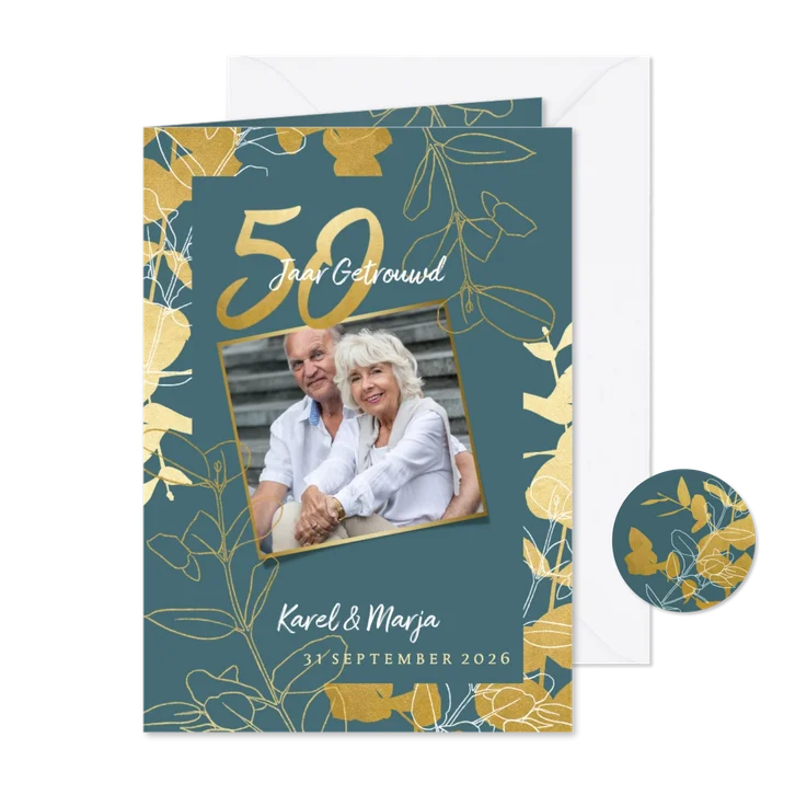 Jubileum uitnodiging '50 jaar' met gouden plantjes en foto's