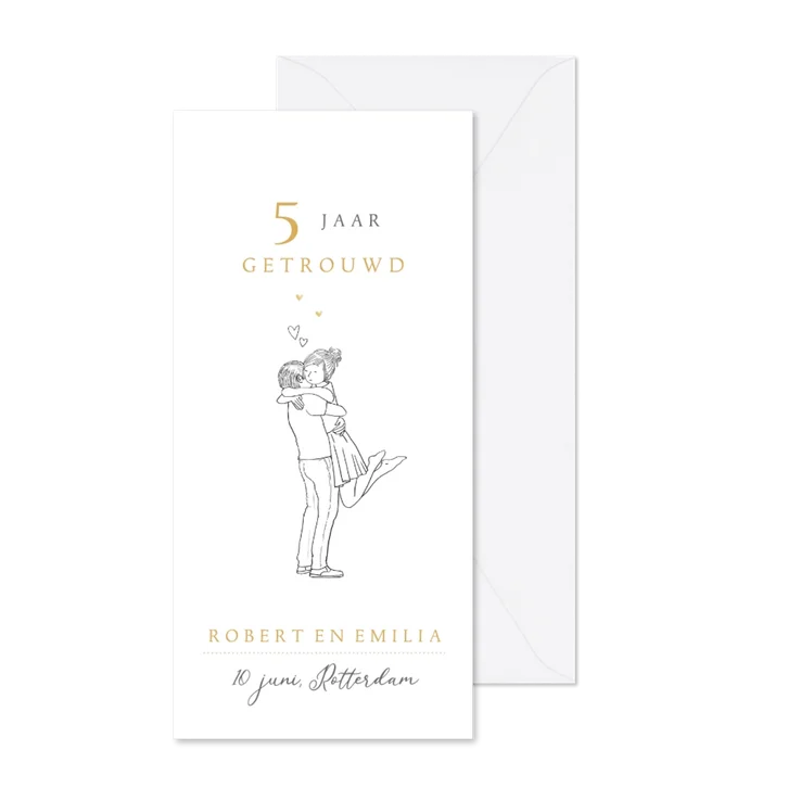 Jubileumkaart optillen echtpaar met goudlook hartjes