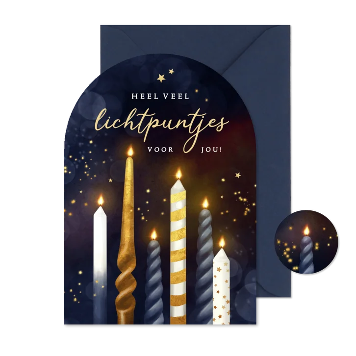 Kerstkaart boogvorm kaarsen sprankelend lichtpuntjes.