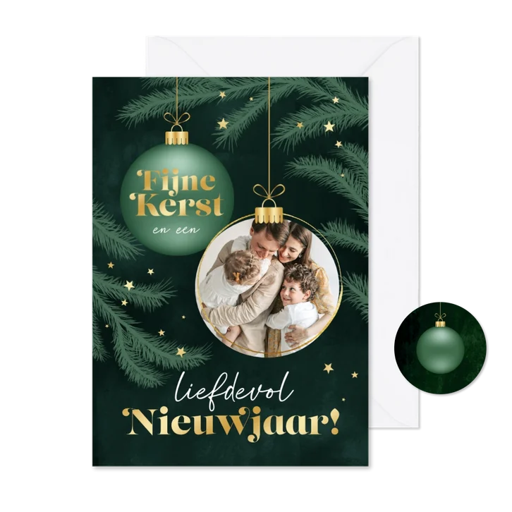 Kerstkaart fijne kerst dennentakken groen goud sterren foto