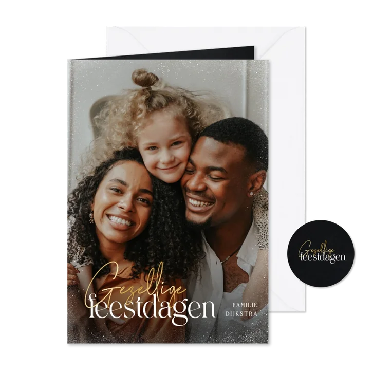 Kerstkaart gezellige feestdagen goudlook en sneeuwkader foto