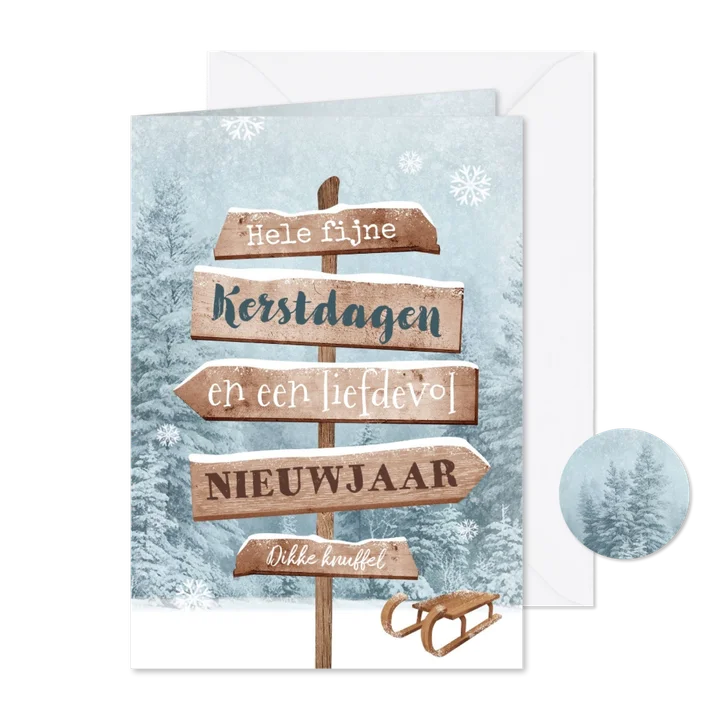 Kerstkaart houten wegwijzers winter landschap sneeuw