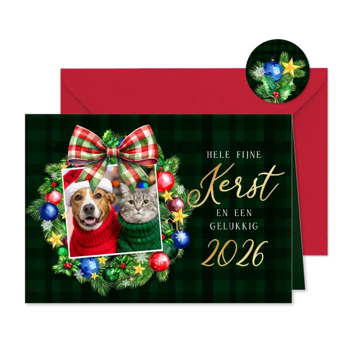 Kerstkaart kerstkrans kerstballen ruiten strik en foto