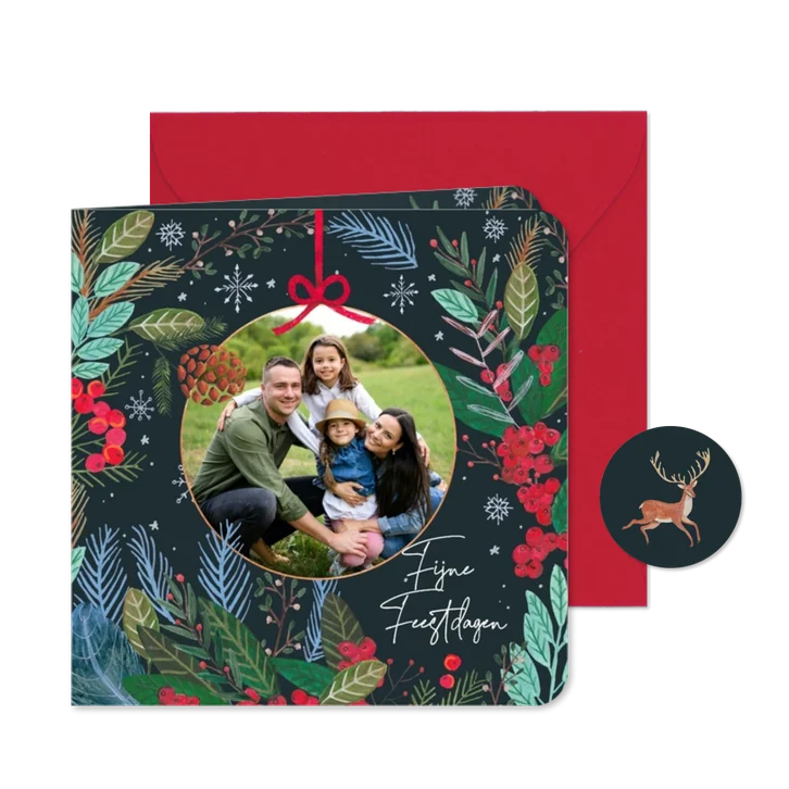 Kerstkaart kerstkrans met foto in kerstbal