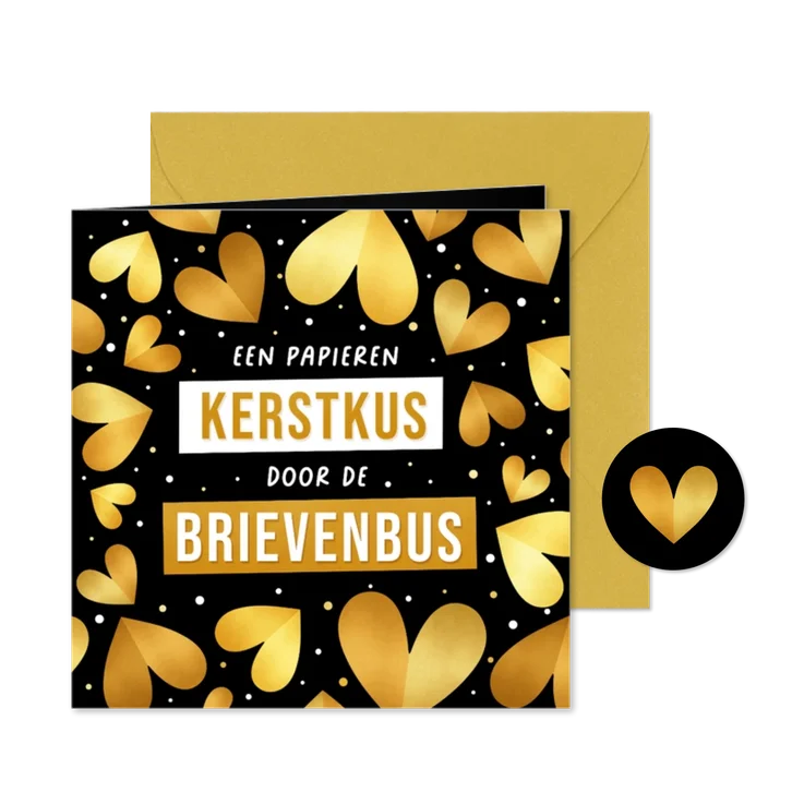 Kerstkaart kus door brievenbus met gouden hartjes