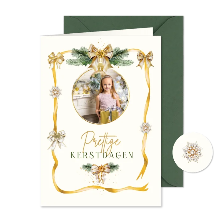 Kerstkaart lint met strikken en juweel met kersttakken