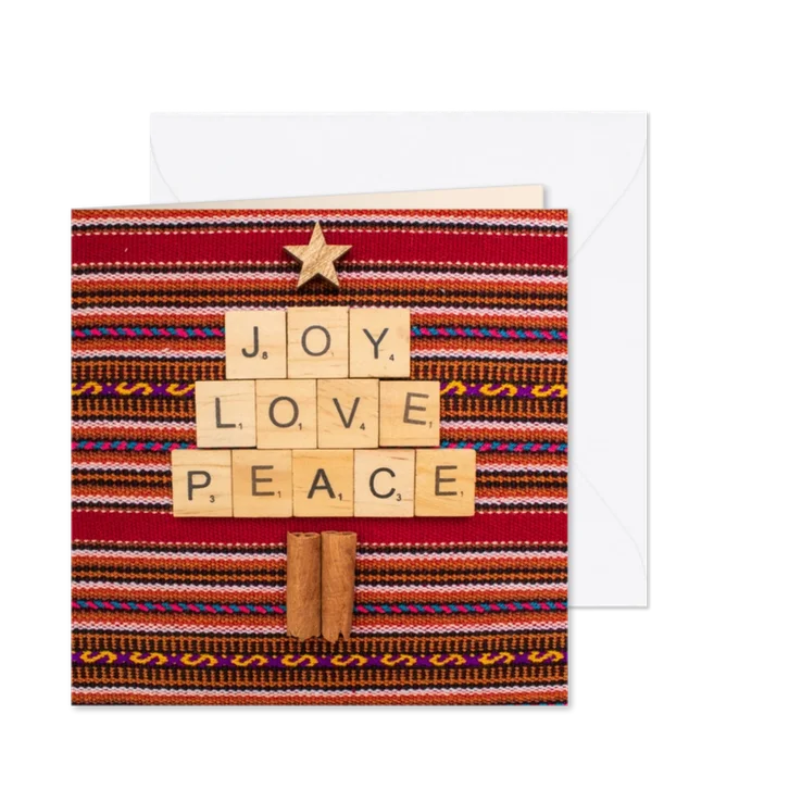 Kerstkaart met een kerstboom gemaakt van woorden