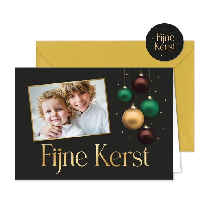 Kerstkaart met foto en stijlvolle kerstballen