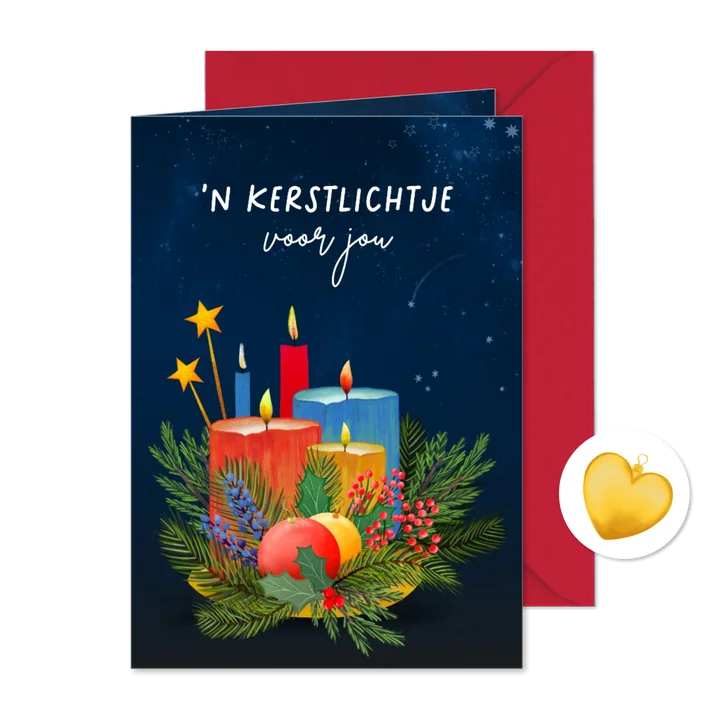 Kerstkaart met kaarsen, takjes en ballen