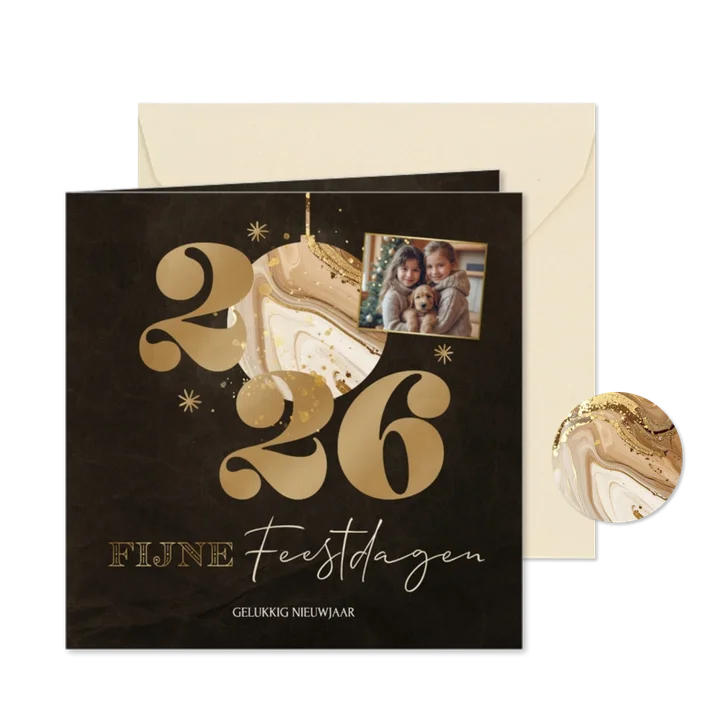 Kerstkaart met marmer kerstbal 2026