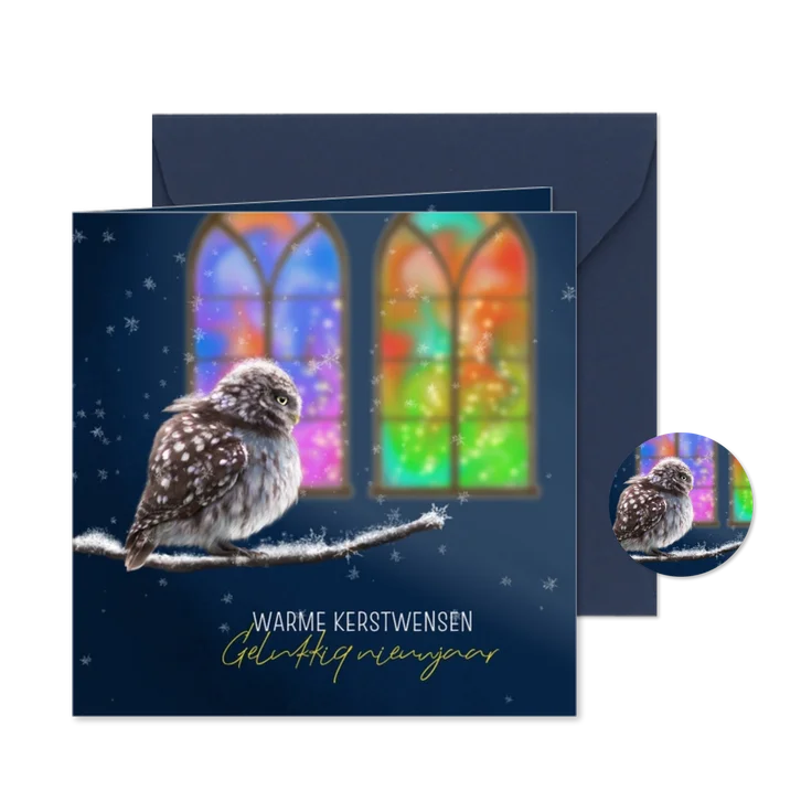 Kerstkaart met uil in de sneeuw