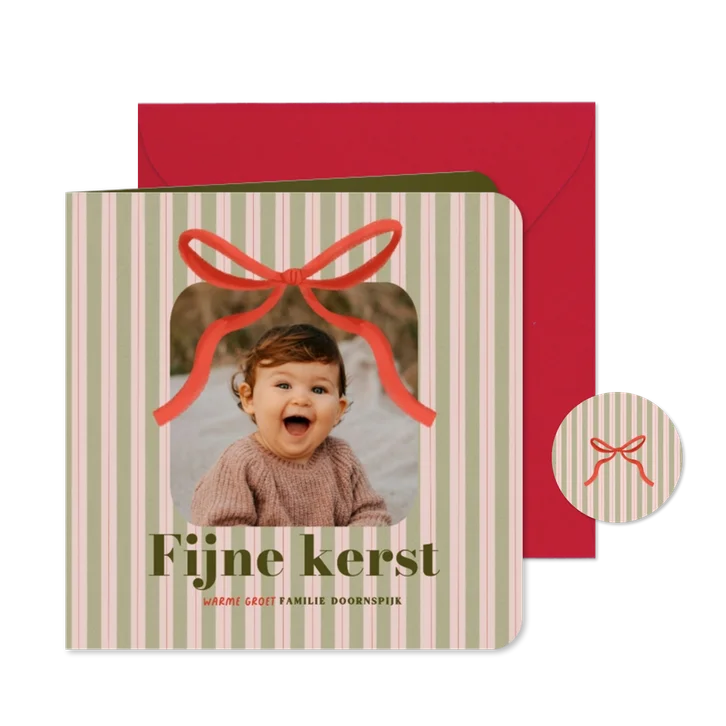 Kerstkaart nostalgisch strepen en rode strik