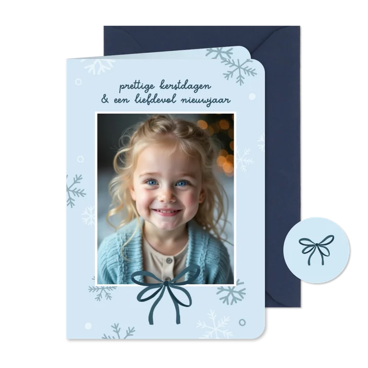 Kerstkaartje met foto en sneeuwvlokjes lichtblauw winter