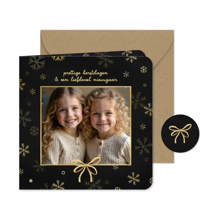 Kerstkaartje met foto gouden sneeuwvlokjes en strikje