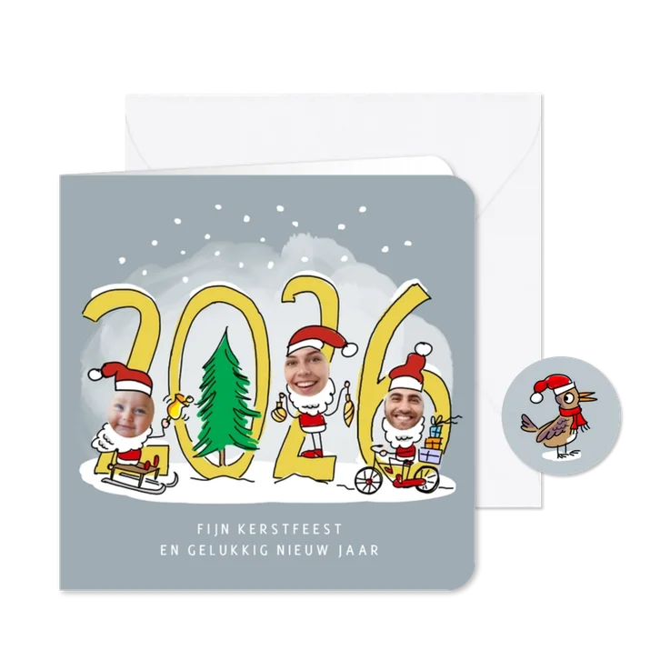 Kerstmannetjes photokaart voor 3 personen met jaartal