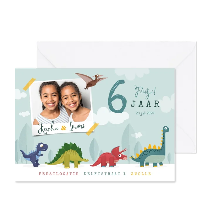 Kinderfeestje dinosaurussen feestje vrolijk foto tweeling