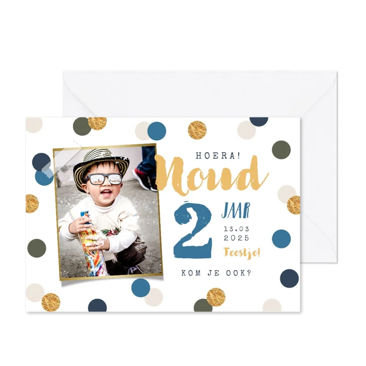 Kinderfeestje feestelijk confetti goud foto jongen