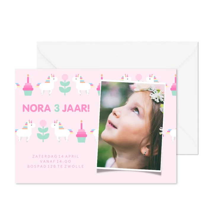 Kinderfeestje kaart met feestende unicorns en foto