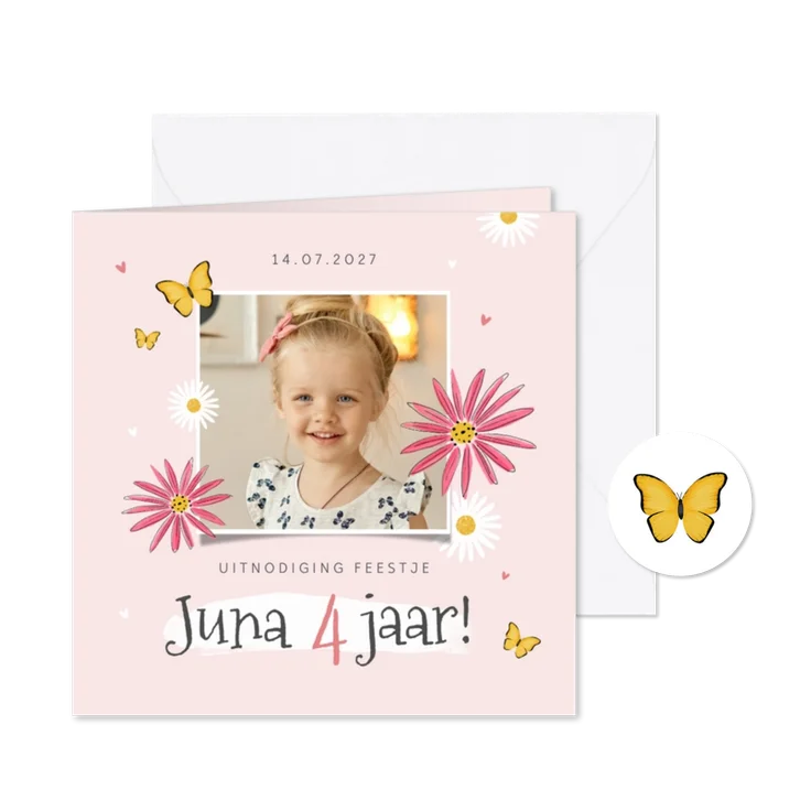 Kinderfeestje uitnodiging bloemen vlinders foto hartjes