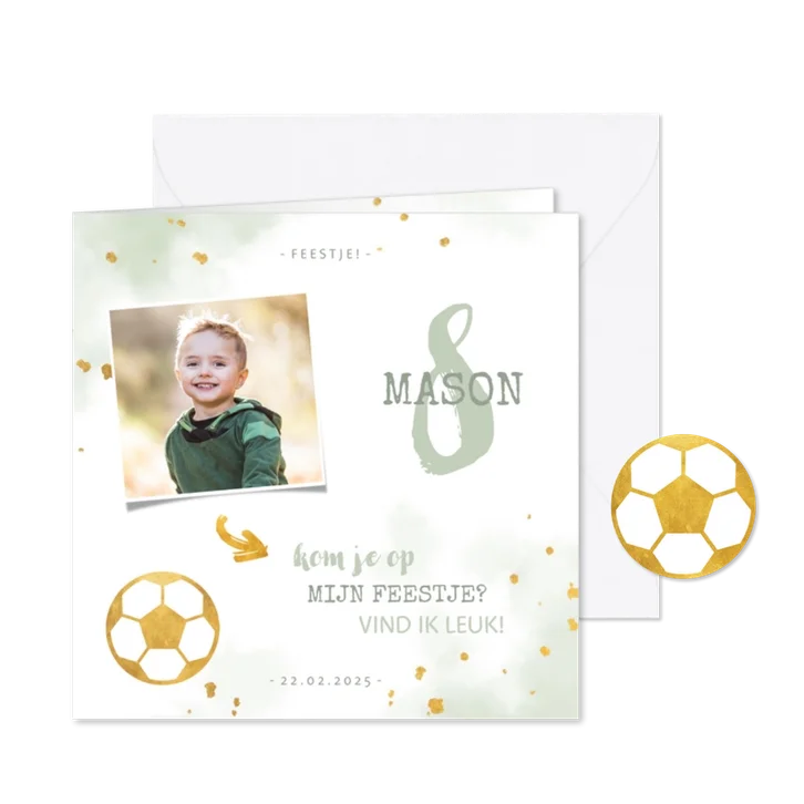 Kinderfeestje uitnodiging foto met voetbal en spetters