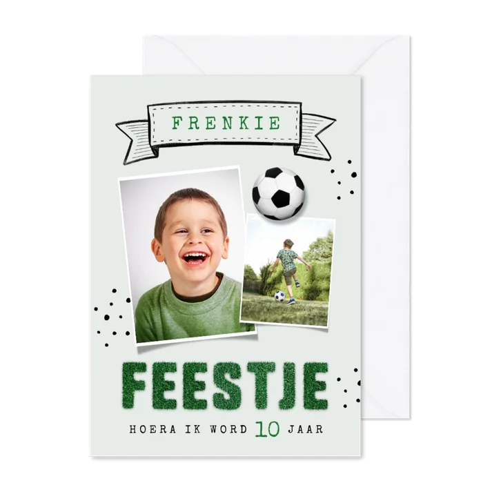 Kinderfeestje uitnodiging voetbal gras foto vaandel