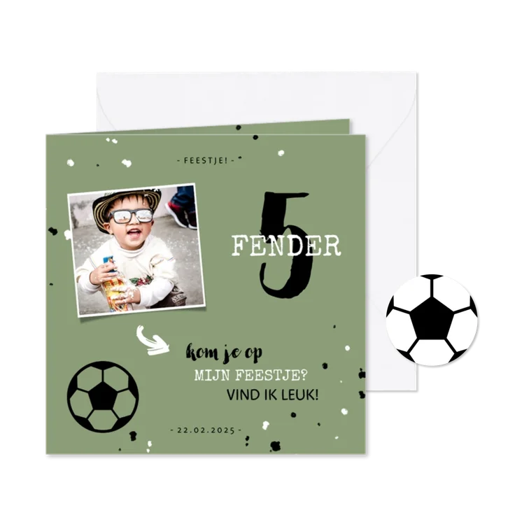 Kinderfeestje uitnodiging voetbal met foto en spetters