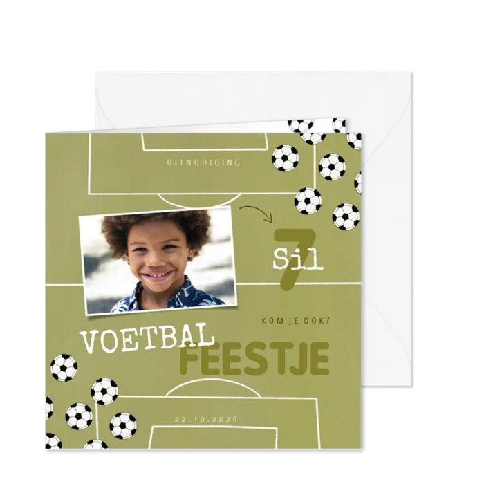 Kinderfeestje uitnodiging voetballen en foto
