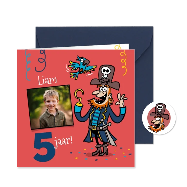 Kinderfeestjes uitnodiging grappige piraat met papegaai 