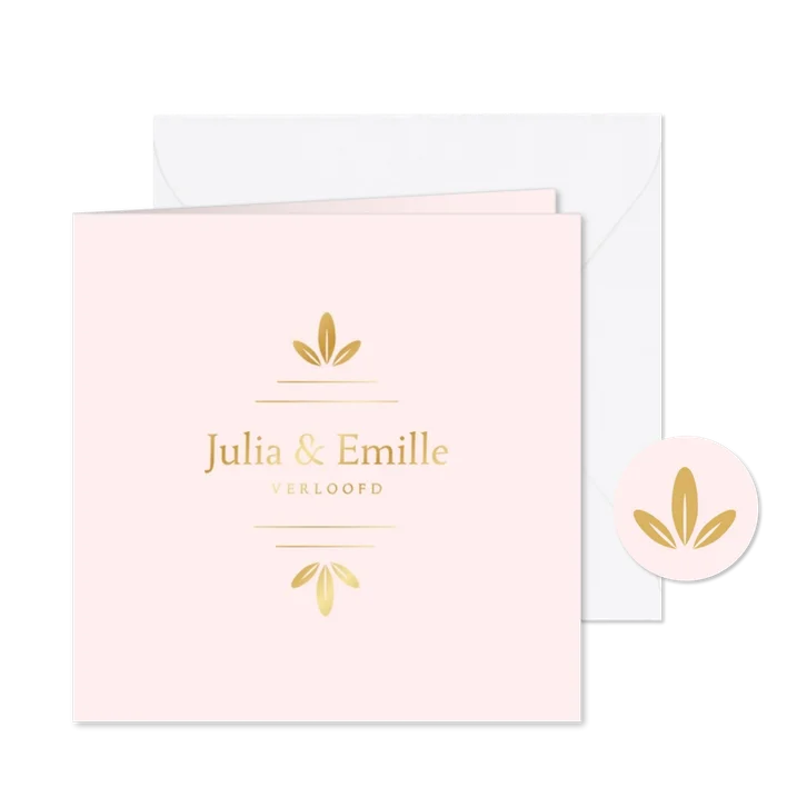 Klassieke minimalistische verlovingskaart en gouden ornament