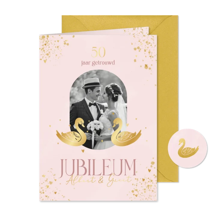 Klassieke roze jubileumkaart 50 met foto en gouden zwanen 