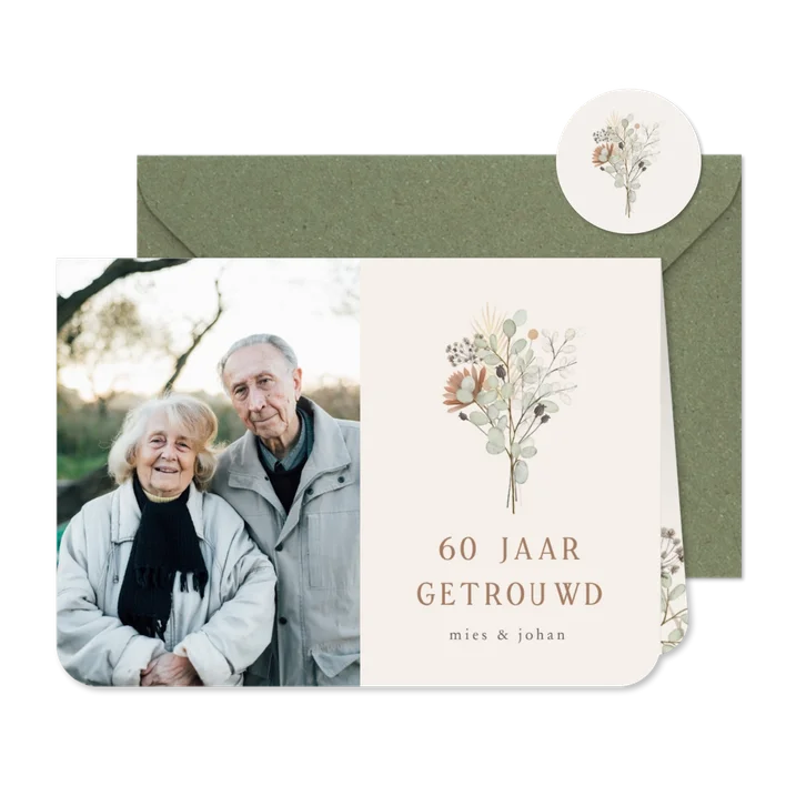 Klassieke uitnodigingskaart huwelijksjubileum met bloemen