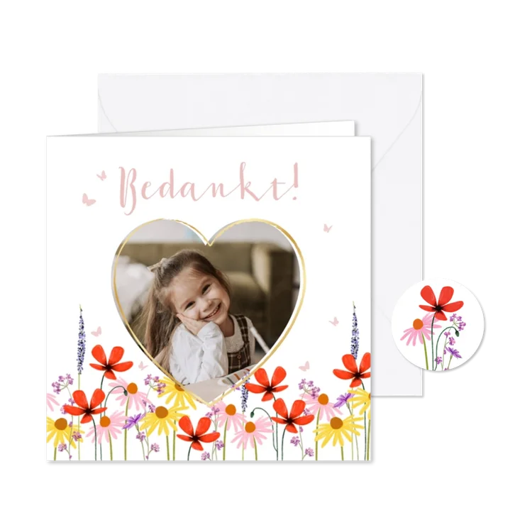 Kleurrijke bedankkaart lentefeest veldbloemen foto hart