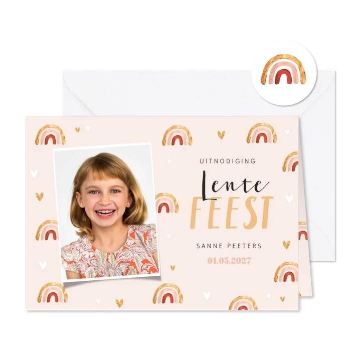 Lentefeest uitnodiging regenboog meisje goud hartjes foto