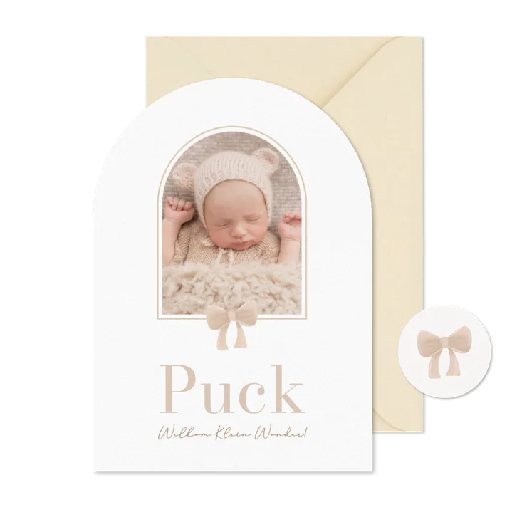 Lief beige geboortekaartje boog vorm met foto en strik