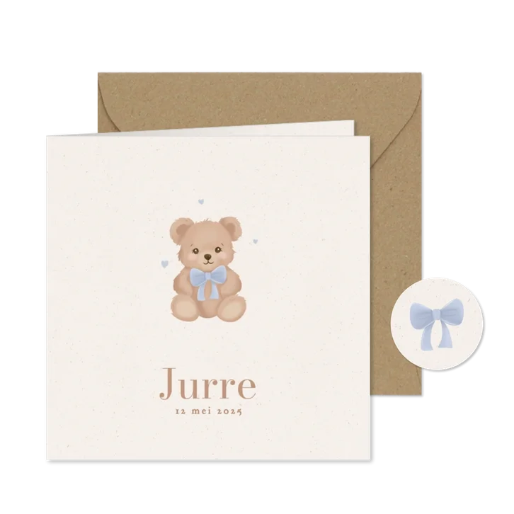 Lief beige geboortekaartje met teddybeer blauwe strik jongen