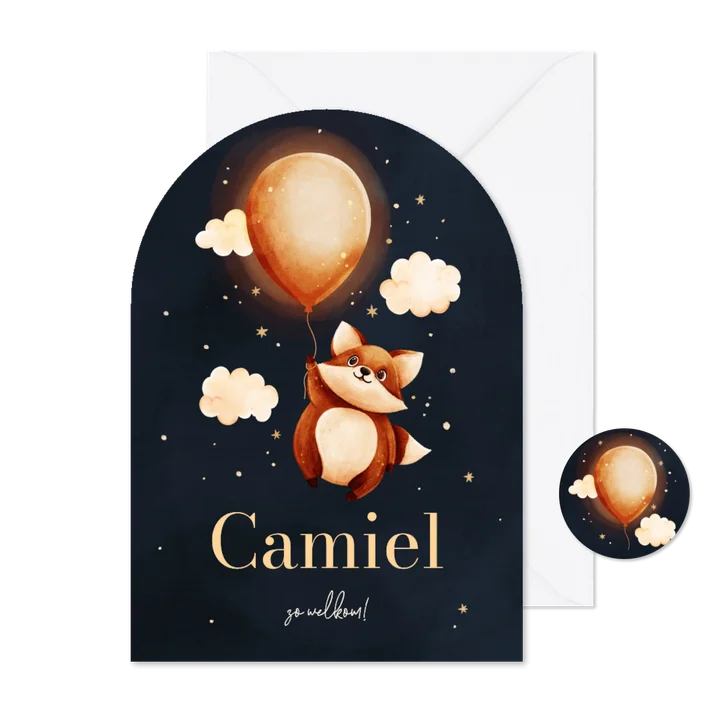 Lief blauw boog geboortekaartje met vosje en een ballon