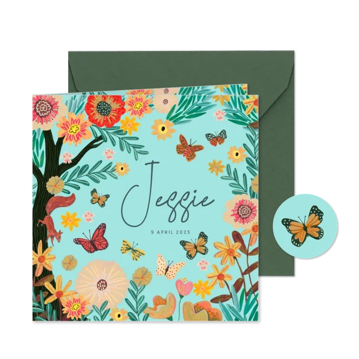 Lief geboortekaartje boom met vlinders en bloemen