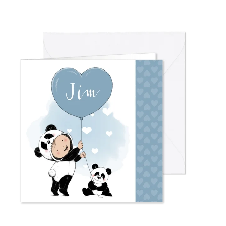 Lief geboortekaartje met baby in onesie en pandabeertje