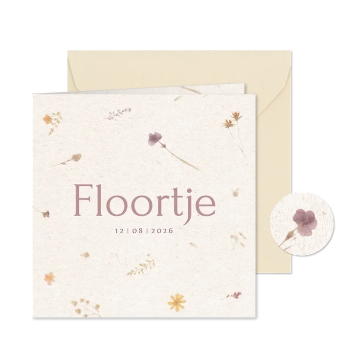 Lief geboortekaartje met gedroogde bloemen beige