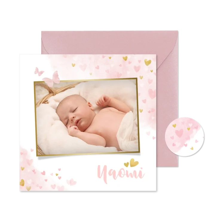 Lief geboortekaartje met waterverf hartjes, vlinders en foto